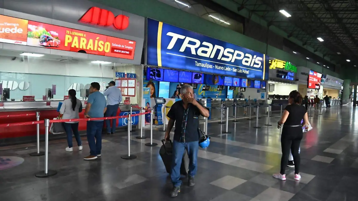 El flujo de pasajeros en esta central de autobuses de Tampico es de seis a siete mil personas diarias en temporada normal